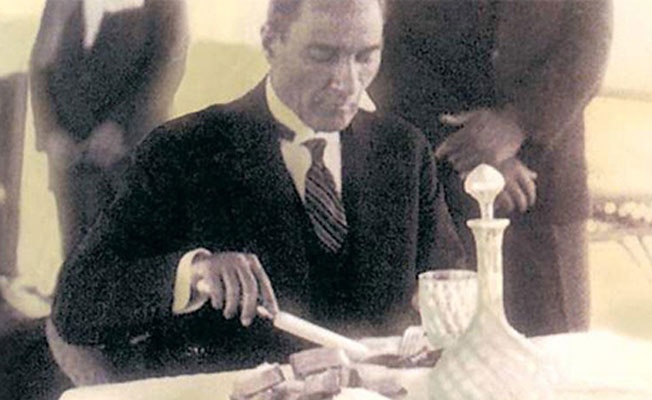 Bugün 10 Kasım… Cumhuriyetin kurucusu Mustafa Kemal Atatürk&#039;ün ölümünün 80&#039;inci yıldönümü.